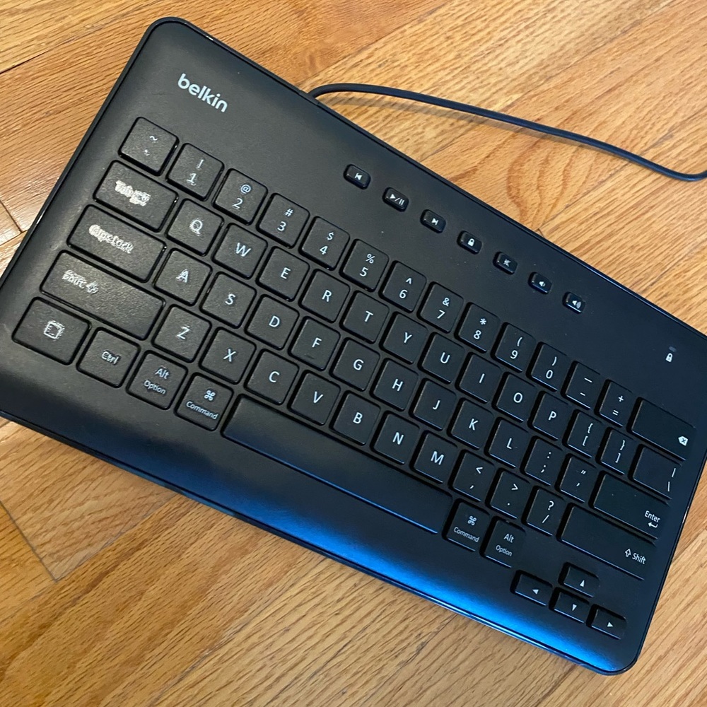 Bellin Wired Keyboard for iPad with Lightning connector